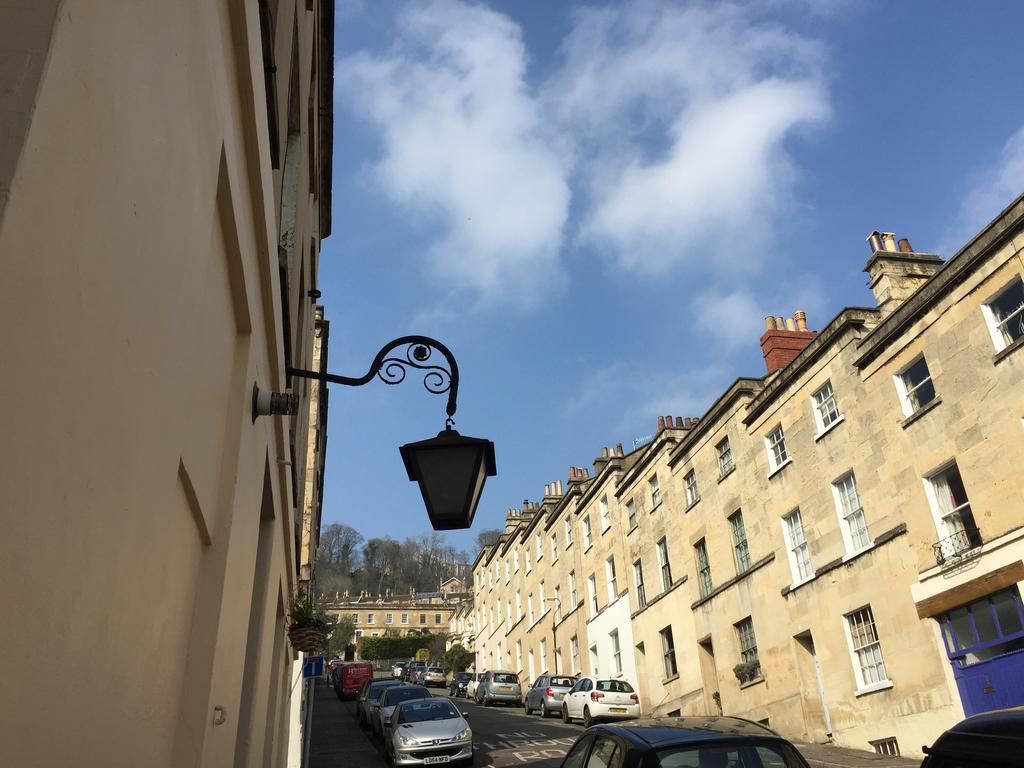 Quiet Lower Floor 2 Bed City Apartment With Private Patio Garden Bath Bagian luar foto