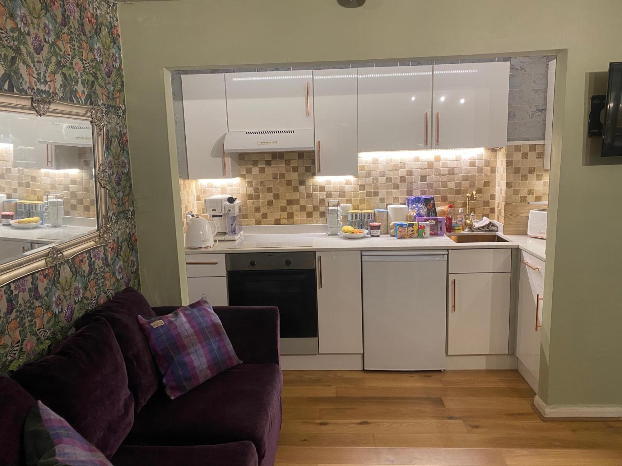 Quiet Lower Floor 2 Bed City Apartment With Private Patio Garden Bath Bagian luar foto