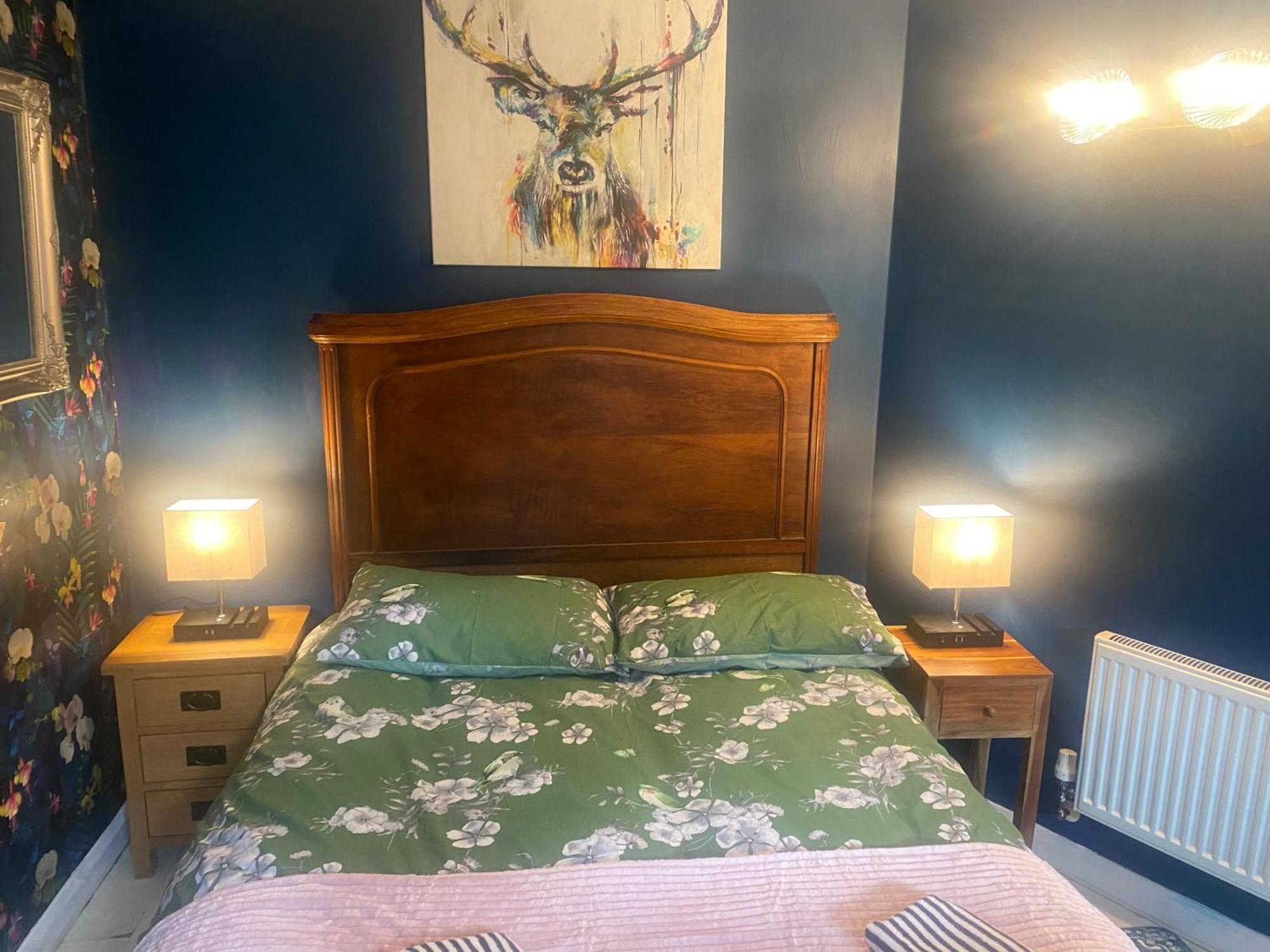 Quiet Lower Floor 2 Bed City Apartment With Private Patio Garden Bath Bagian luar foto