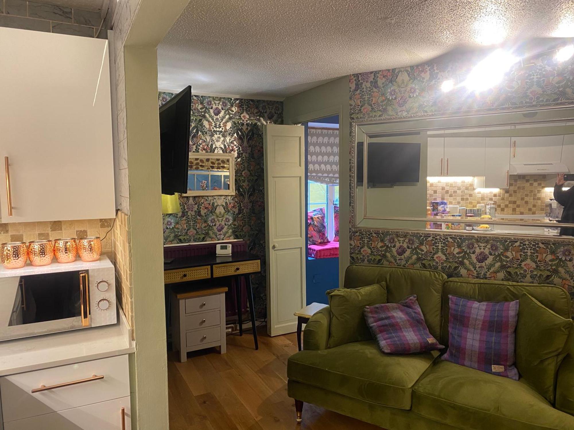 Quiet Lower Floor 2 Bed City Apartment With Private Patio Garden Bath Bagian luar foto
