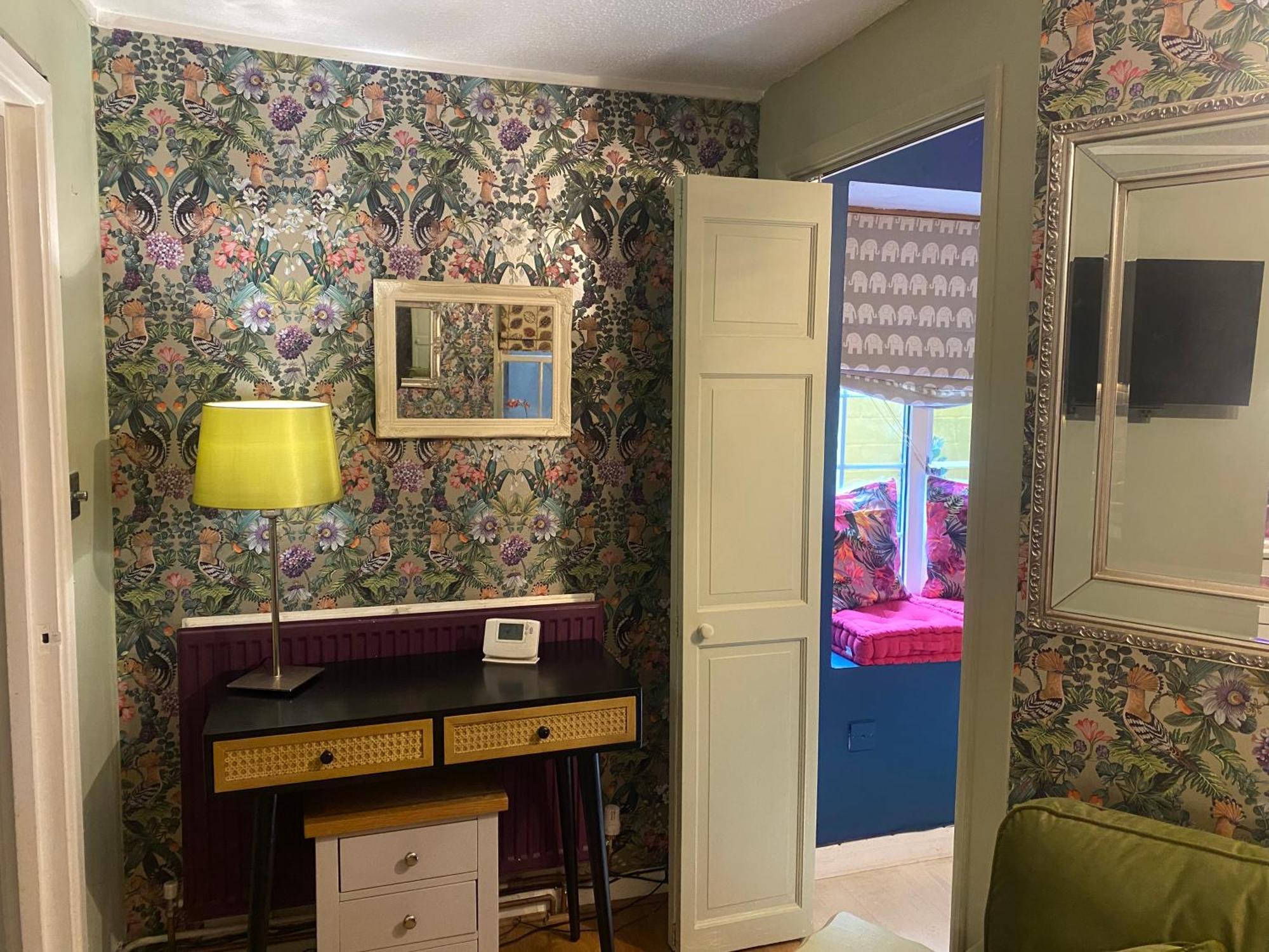 Quiet Lower Floor 2 Bed City Apartment With Private Patio Garden Bath Bagian luar foto