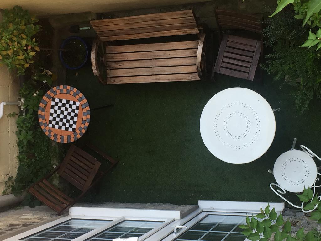 Quiet Lower Floor 2 Bed City Apartment With Private Patio Garden Bath Bagian luar foto