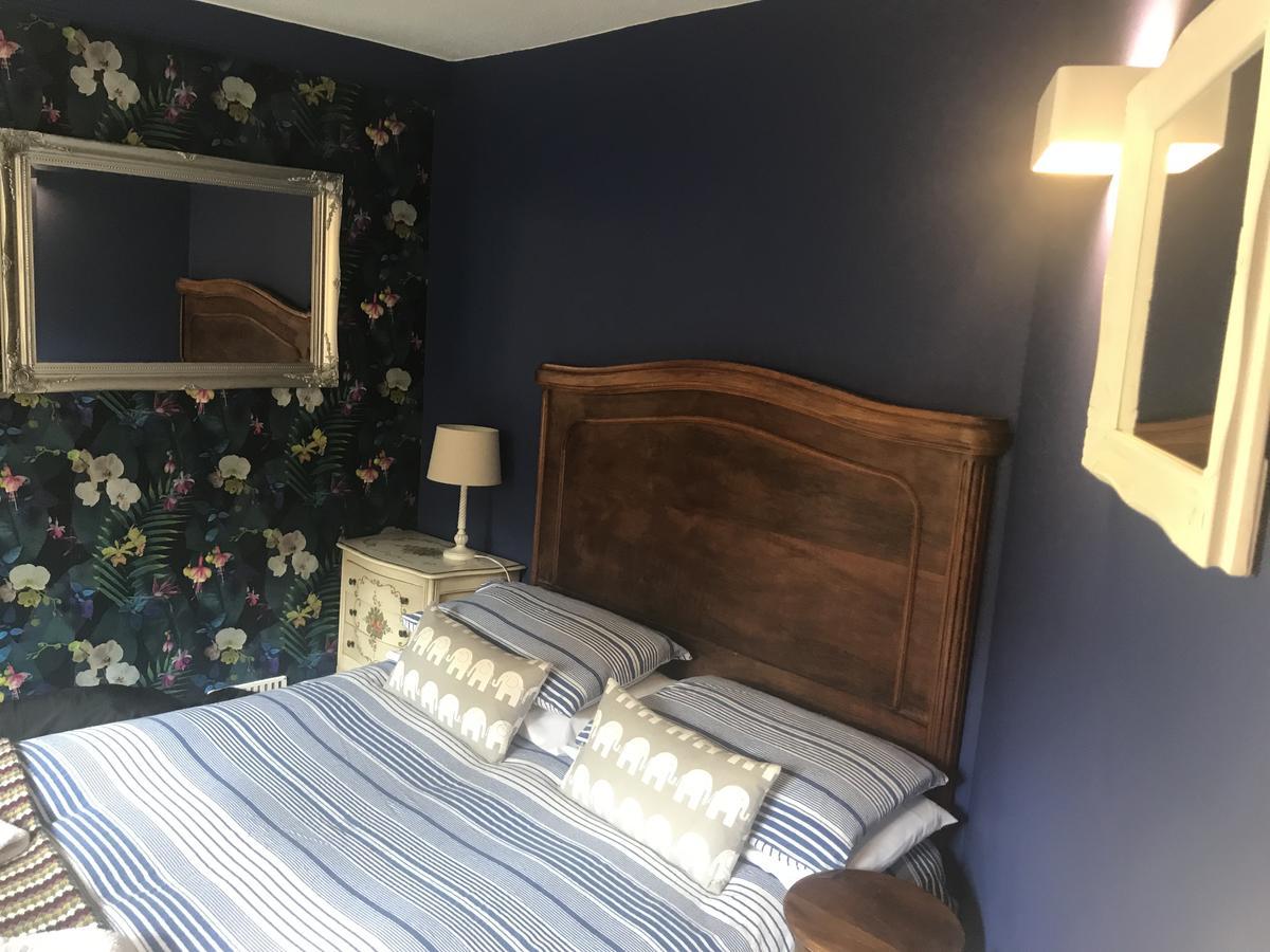 Quiet Lower Floor 2 Bed City Apartment With Private Patio Garden Bath Bagian luar foto